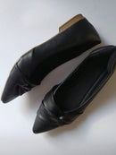 Zapatos de salón Napa con punta puntiaguda y nudo lateral para mujer