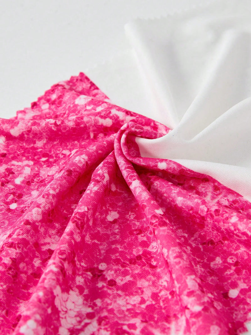 Vestido SHEIN Glamorique Kids de tul brillante con escote de manga corta, estampado de letras brillantes y lazo en la cintura para niñas pequeñas.