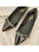 Zapatos de tacón de mujer con punta puntiaguda y charol brillante