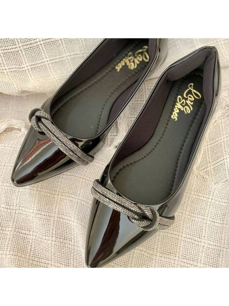 Zapatos de tacón de mujer con punta puntiaguda y charol brillante