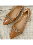 Zapatos de tacón de mujer con punta puntiaguda y charol brillante