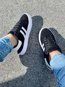 Zapatillas deportivas de rayas para mujer adulta