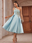 Lovelzi Elegant and Magnificent, Dignified and Generous, Retro and Charming, Aqua Satin Dress with Gold Thread Applique on One Shoulder with Padding on Bust, High Waist Design A-Line Silhouette with Pleated Hem Mid-Length, Suitable for Party,