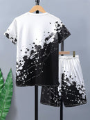 Conjunto de camiseta negra de manga corta con estampado de espadas y pantalones cortos para adolescente