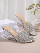 Sandália Cristal – Salto Transparente com Strass e Estilo Noite