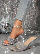 Sandália Cristal – Salto Transparente com Strass e Estilo Noite