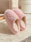 Pantuflas antideslizantes de estilo sencillo para mujer, pantuflas mullidas con suela gruesa para uso en interiores y exteriores, nuevas pantuflas peludas para dormitorio.