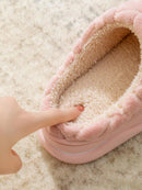Pantuflas antideslizantes de estilo sencillo para mujer, pantuflas mullidas con suela gruesa para uso en interiores y exteriores, nuevas pantuflas peludas para dormitorio.