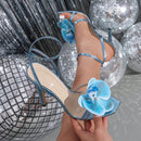 Sandalias de tacón alto para mujer de exterior de primavera/verano de alta calidad y elegantes, estilo discoteca, finas y puntiagudas con brillo metálico en estampado de serpiente azul claro, elegantes y sexys con tiras.