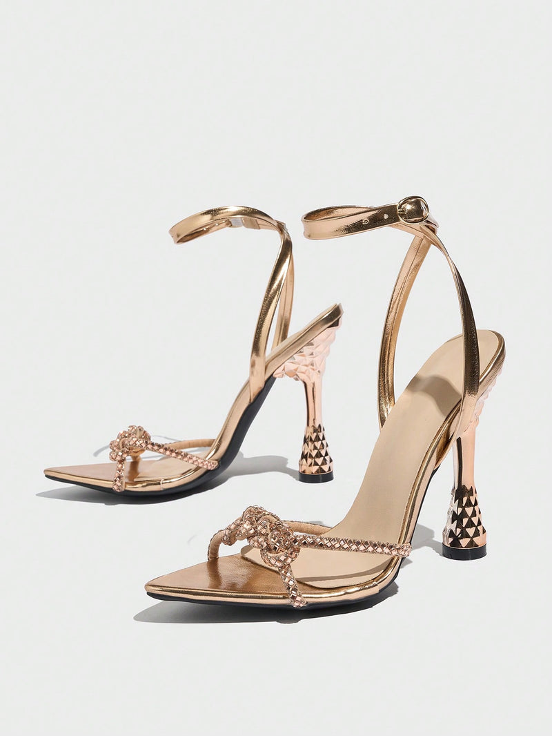 Sandalias de tacón alto sexys con una hebilla y tiras finas para mujer europea y americana de verano 2024