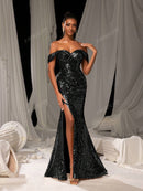 Vestido de fiesta elegante de sirena con hombros descubiertos, abertura y dobladillo brillante.