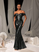 Vestido de fiesta elegante de sirena con hombros descubiertos, abertura y dobladillo brillante.