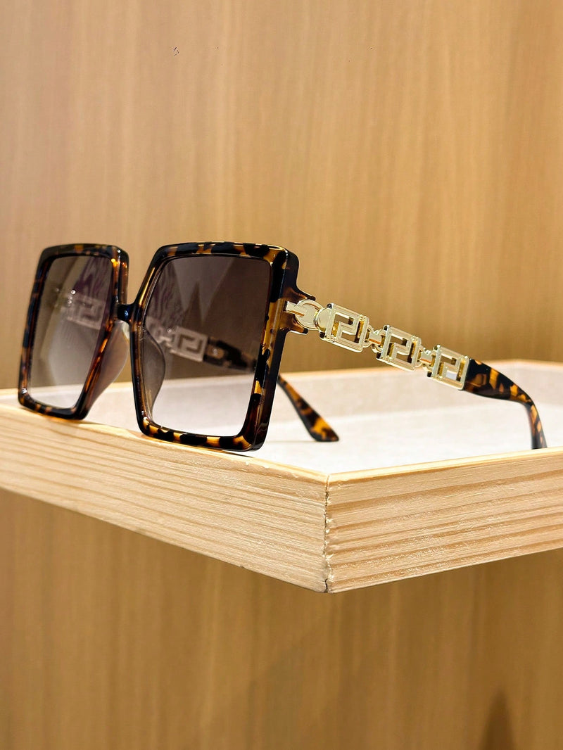 Gafas de moda de estilo coreano de alta calidad con cadena de metal y marco cuadrado completo, sofisticadas y elegantes, de plástico, accesorios de playa, regalos, looks casuales y de negocios para mujeres.