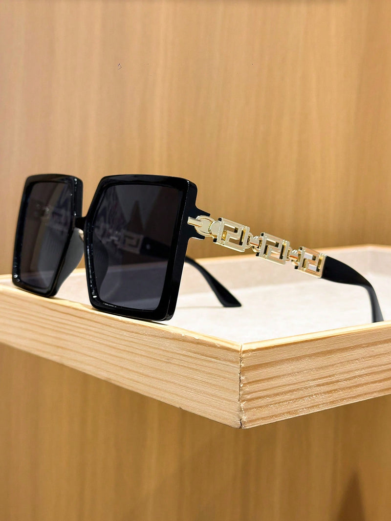 Gafas de moda de estilo coreano de alta calidad con cadena de metal y marco cuadrado completo, sofisticadas y elegantes, de plástico, accesorios de playa, regalos, looks casuales y de negocios para mujeres.