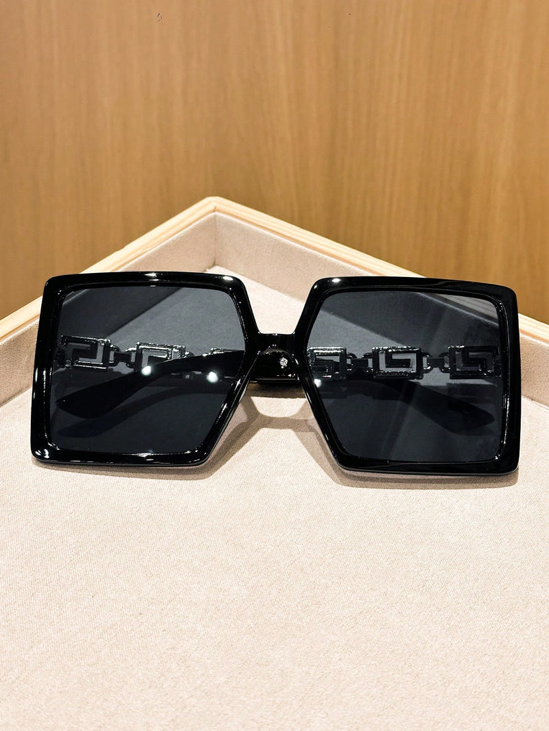 Gafas de moda de estilo coreano de alta calidad con cadena de metal y marco cuadrado completo, sofisticadas y elegantes, de plástico, accesorios de playa, regalos, looks casuales y de negocios para mujeres.