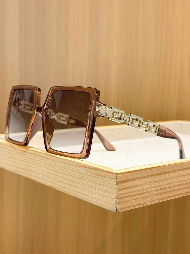 Gafas de moda de estilo coreano de alta calidad con cadena de metal y marco cuadrado completo, sofisticadas y elegantes, de plástico, accesorios de playa, regalos, looks casuales y de negocios para mujeres.