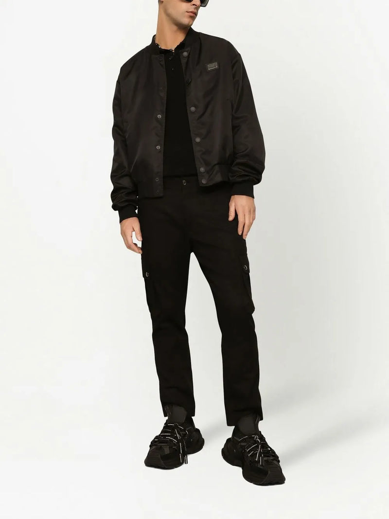 Calça cargo com tag de logo