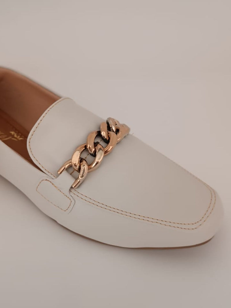 Zapatos mocasín de mujer con punta cuadrada y cómodo detalle de cadena